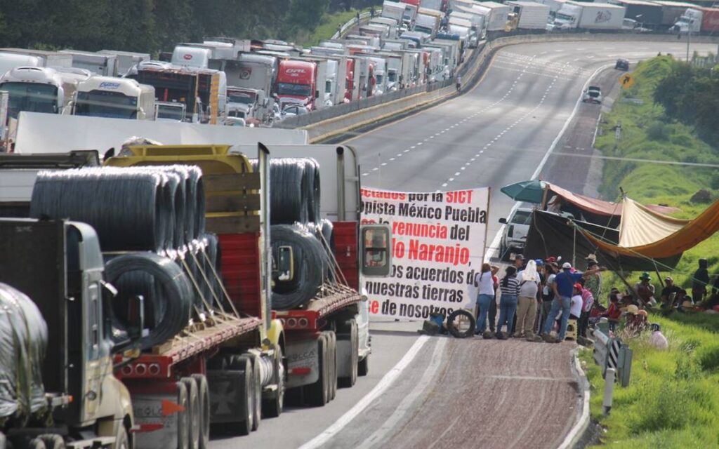 bloqueo en carretera mexico puebla